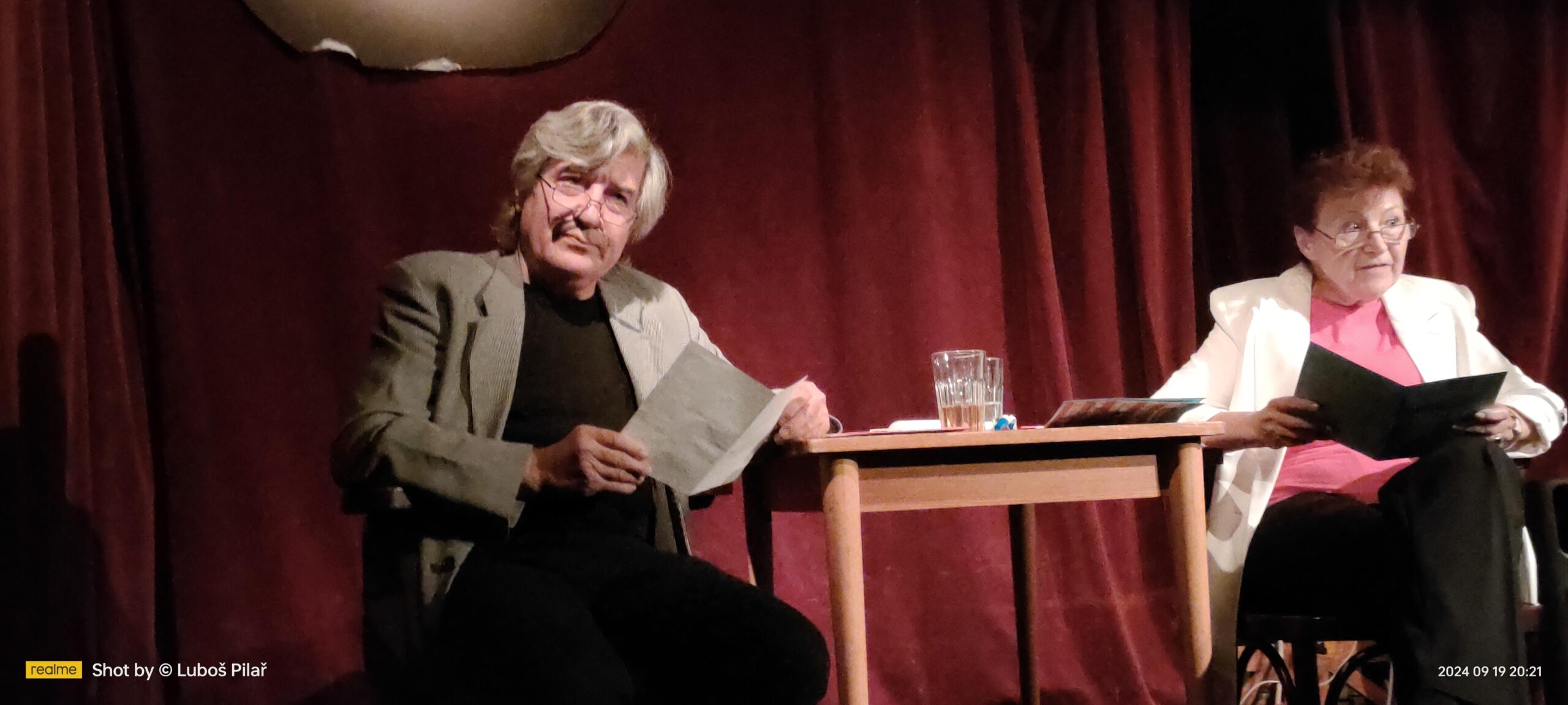 SMÍCH A PLÁČ – jazz a poezie - Svět je báječné místo k narození