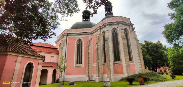 Kostel Nanebevzetí Panny Marie a sv.Karla Velikého v Praze na Karlově