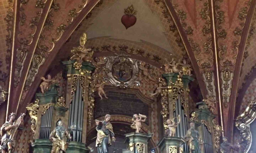 Varhany v kostele Nanebevzetí Panny Marie a sv.Karla Velkého v Praze na Karlově