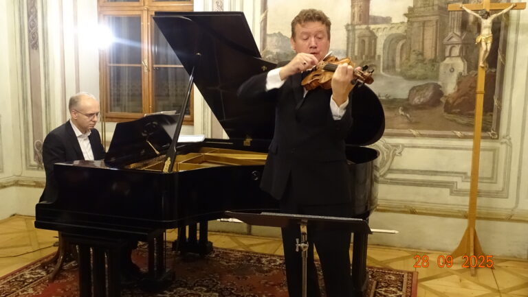 houslista Ivan Ženatý a klavírista Martin Kasík.