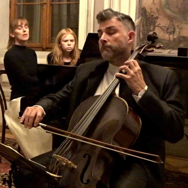 Marie Hasoňová - housle, Slávka Vernerová - klavír, Jan Žďánský - violoncello