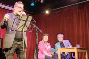 Robert Fuchs - klavír a zpěv, Vlasta Korbová a Arnošt Proschek - verše